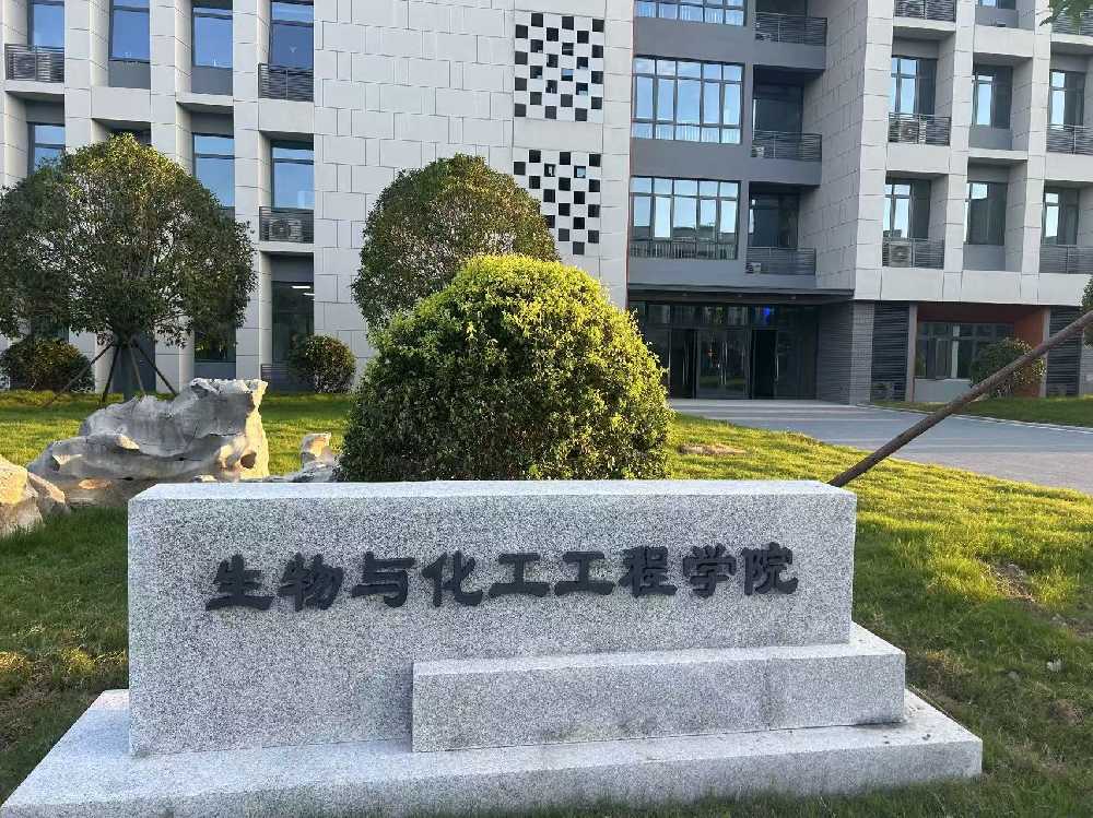 汤原县扬州职业大学体育场高杆灯项目